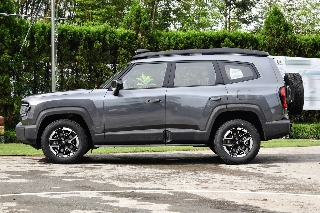 Changan Elektrikli Araba DeepBlue Shenlan G318 Dört Tekerlekli SUV Elektrikli Hibrit Yakıt 4WD Off-road