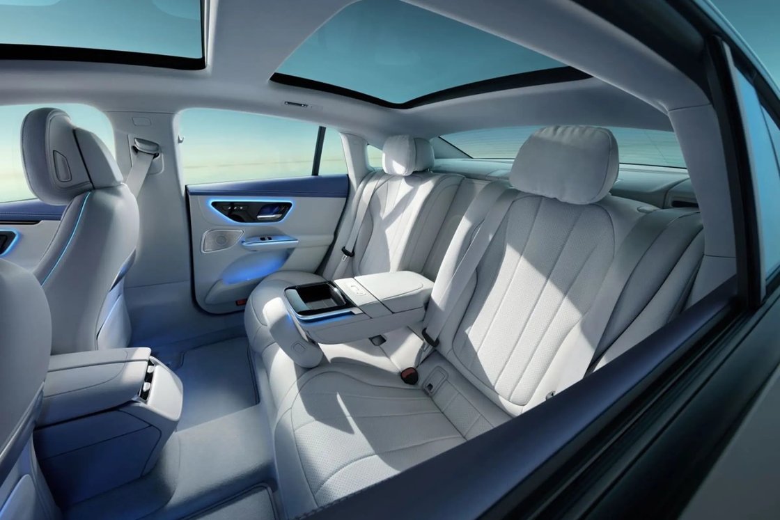 EQE 350 Mercedes Benz Elektrikli Araç 5 Koltuklu Yüksek Performanslı Elektrikli Araba 180km/h