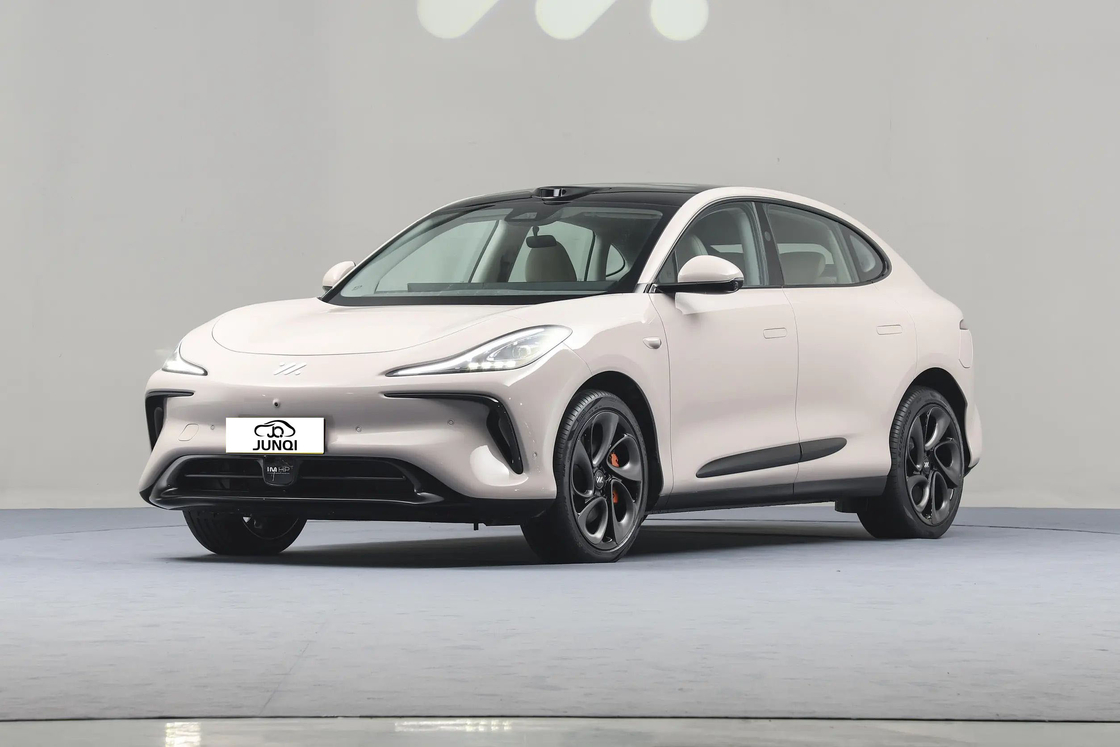 Zhiji LS6 IM Elektrikli Araba 4 Kapılı 5 Koltuklu SUV 760km Uzun Menzilli Yeni Enerji Elektrikli Araba