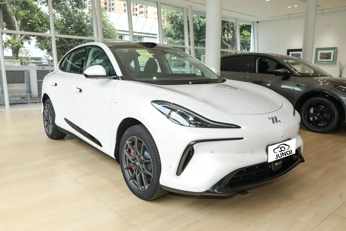 Zhiji LS6 2023 Max Super Performance Edition IM Elektrikli Araba 787 At Gücü Orta ve Büyük SUV