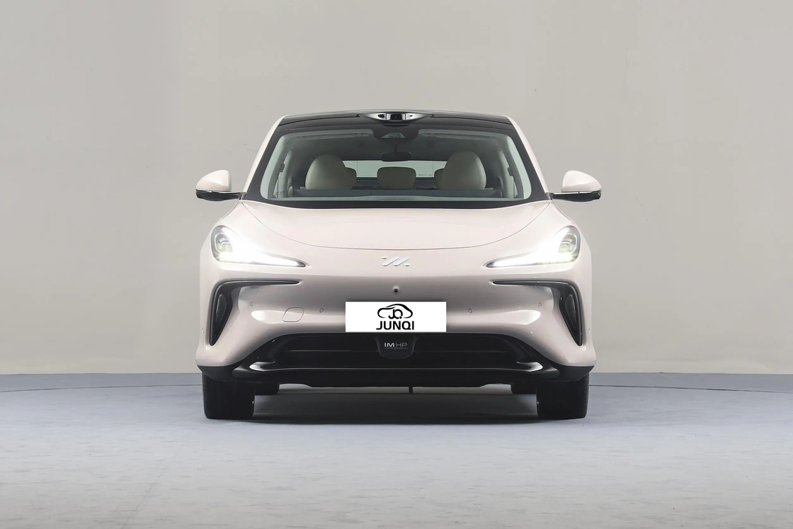 Zhiji LS6 Sol Sürüş Elektrikli Araba Sedan Zhiji S Büyükler İçin Amiral Gemisi