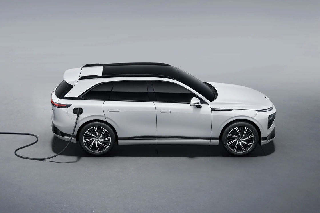 Kompakt Xiaopeng Elektrikli Araba SUV 5 Kapı 5 Koltuklu Xpeng G9 Elektrikli Araba