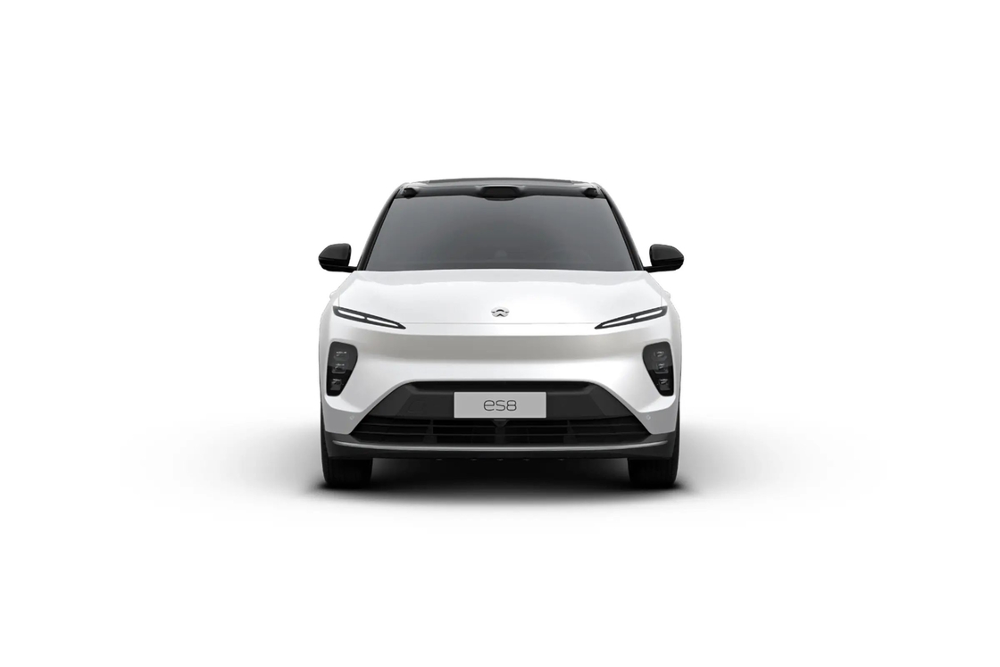 Çift motorlu NIO ES8 Elektrikli SUV, cesur ön ızgara ve belirgin LED farları ile