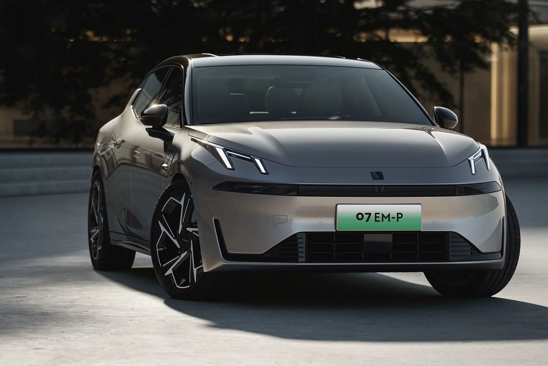 5 Koltuklu Lynk And Co Elektrikli Araba Sedan Tipi Ön Tekerlek Sürüşü EV 180km/h