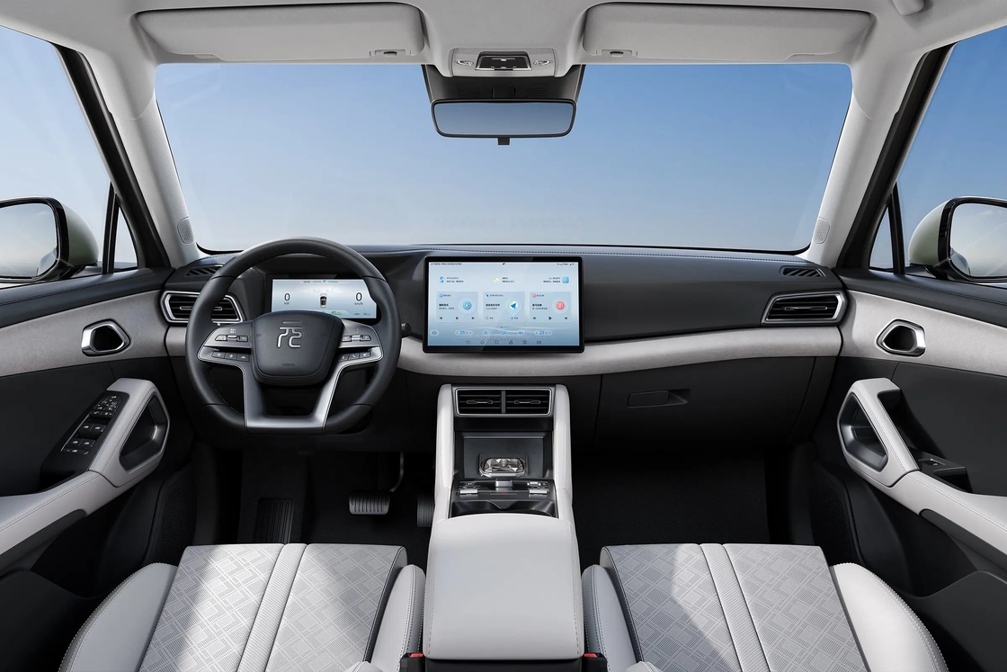 BYD Yuan UP gelişmiş işlemci ve yüksek çözünürlüklü ekran üstün performans için