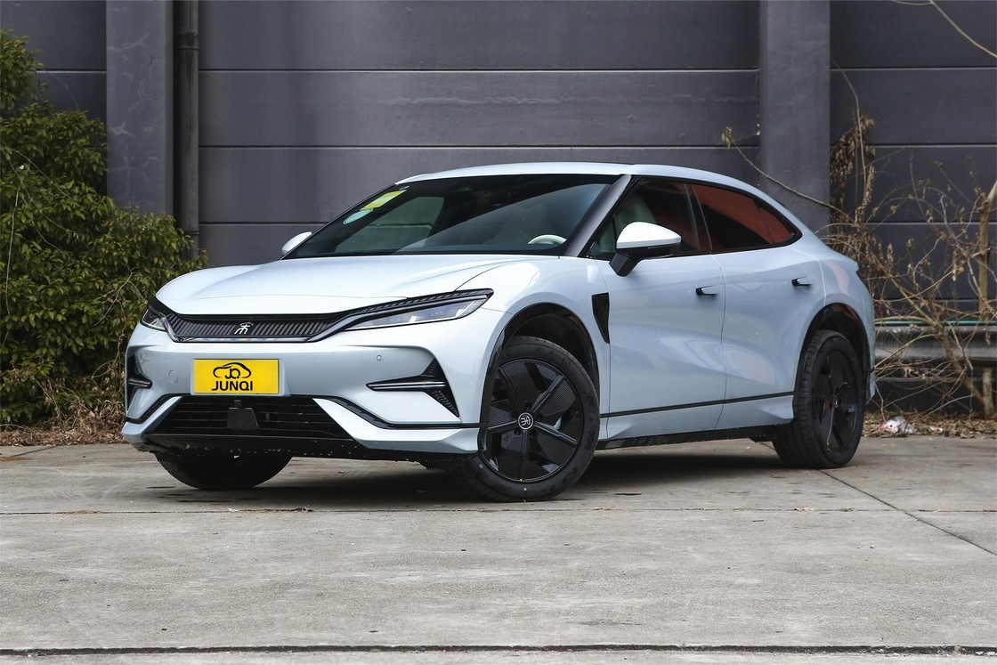 BYD Song L EV Şampiyonu 662km Uzun Menzilli 4WD Byd Elektrikli Araba Performansı Geniş 5 Kapılı 5 Koltuklu SUV Yeni Enerji Aracı