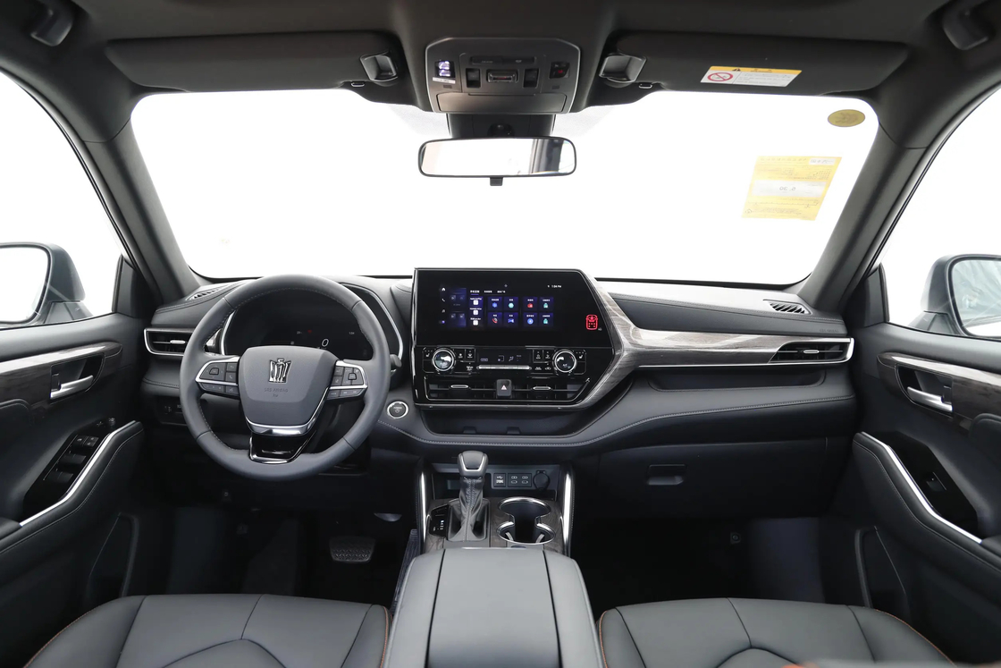 Toyota Crown Land Release Lufang Elektrikli Araba Dört Tekerlekli Sürüş EV 155 mph En yüksek hız