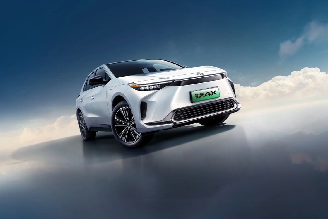 120 mph FWD Toyota Bz4x Elektrikli Araba Hatchback Orta Boyutlu SUV Saf Elektrikli 204 HP