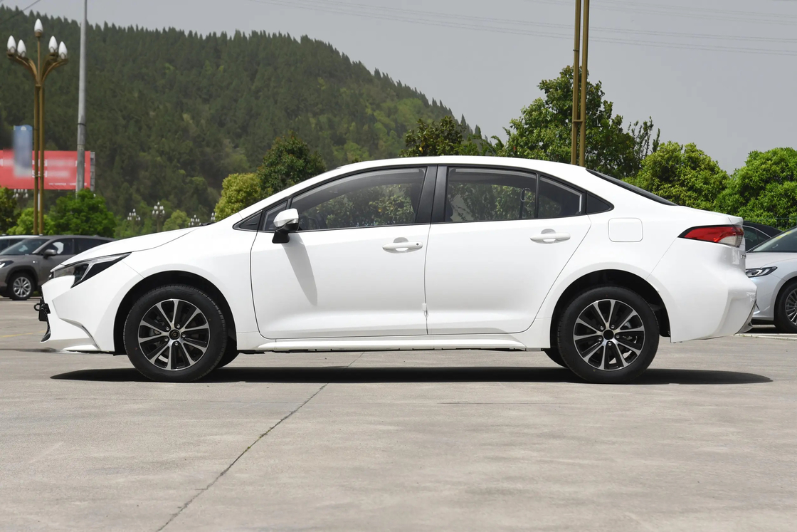 Sedan Tipi Toyota Elektrikli Araba 101KW 1.8L 98HP L4 Hibrit motor