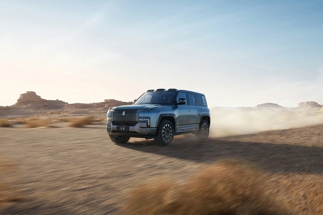 Yeni Off Road Jeep Elektrikli SUV 4X4 Araç BYD Yangwang U8 Yukarı Bakış Aracı