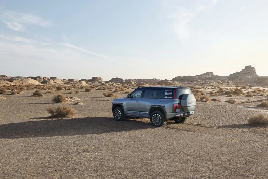 Yeni Off Road Jeep Elektrikli SUV 4X4 Araç BYD Yangwang U8 Yukarı Bakış Aracı