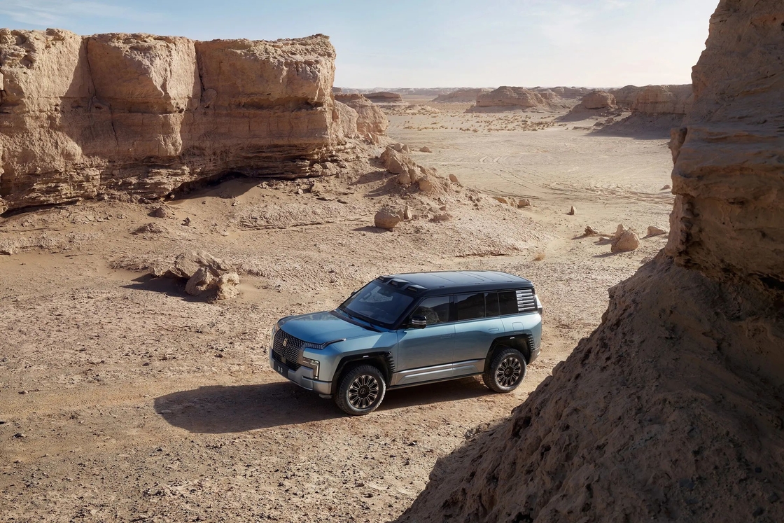 Yeni Off Road Jeep Elektrikli SUV 4X4 Araç BYD Yangwang U8 Yukarı Bakış Aracı