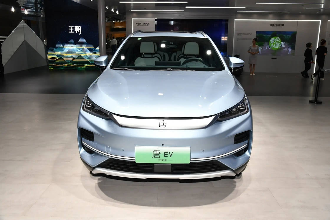 5 Koltuklu BYD Tang Elektrikli Araçlar Şehir Yolculukları ve Uzun Mesafe Seyahatleri için EV
