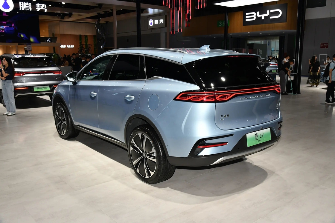 BYD Elektrikli Aracının Gücünü ve Şıklığını Keşfedin