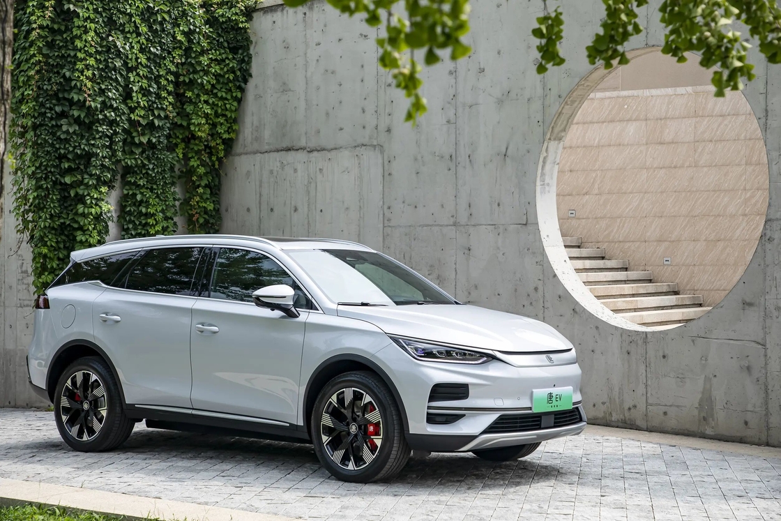 5 Koltuklu BYD Tang Elektrikli Araçlar Şehir Yolculukları ve Uzun Mesafe Seyahatleri için EV
