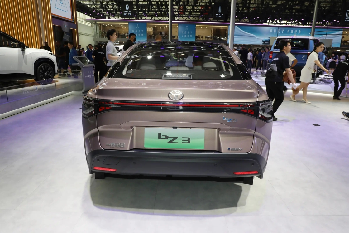 160km/h Maksimum hız Toyota BZ3 Elektrikli Sedan Orta Boyutlu Toyota EV Arabaları