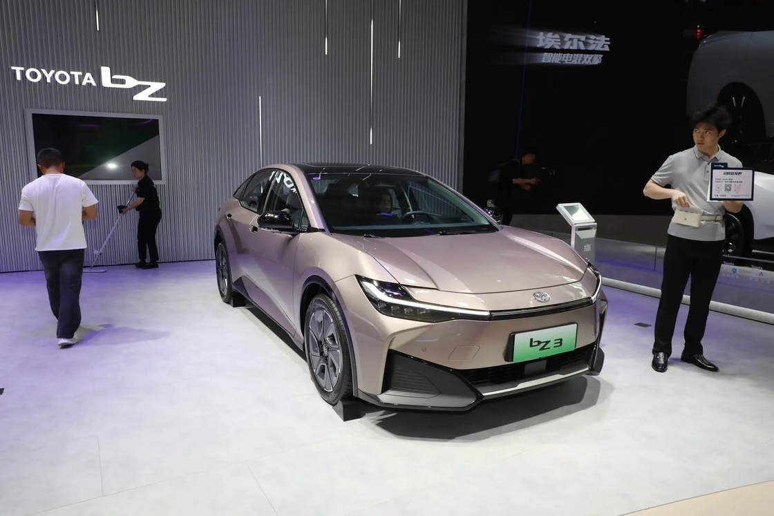 BZ3 Toyota Elektrikli Araçlar 4 Kapılı 5 Koltuklu Sedan Tek Hızlı Doğrudan Sürüş