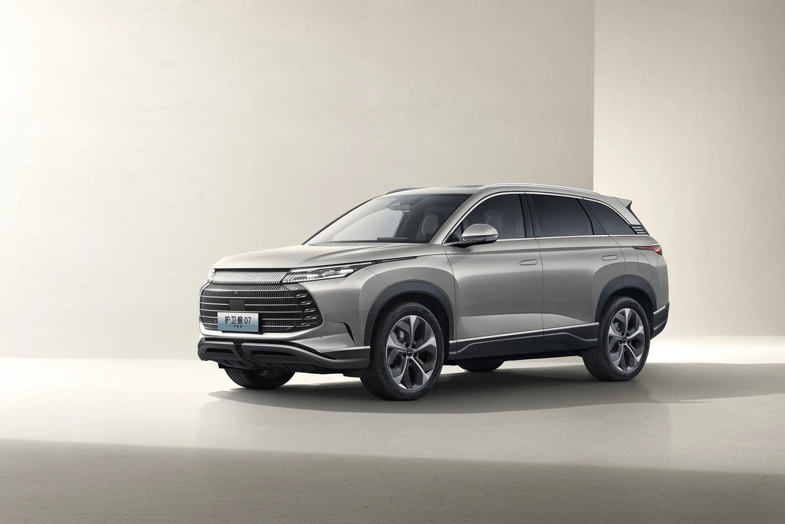 Orta Boyutlu BYD Elektrikli Araba BYD Fregat 07 EV Merkezi Kontrol Multimedia Ekranıyla