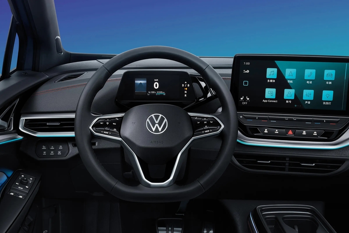 Volkswagen ID.4 İçgüdüsel denetimleri ve büyük bir bilgi eğlence ekranı olan elektrikli SUV