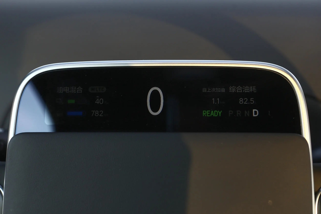 Arka tekerlek sürücüsü Li xiang Elektrikli Araba L8 Sedan Tip Genişletilmiş Menzil