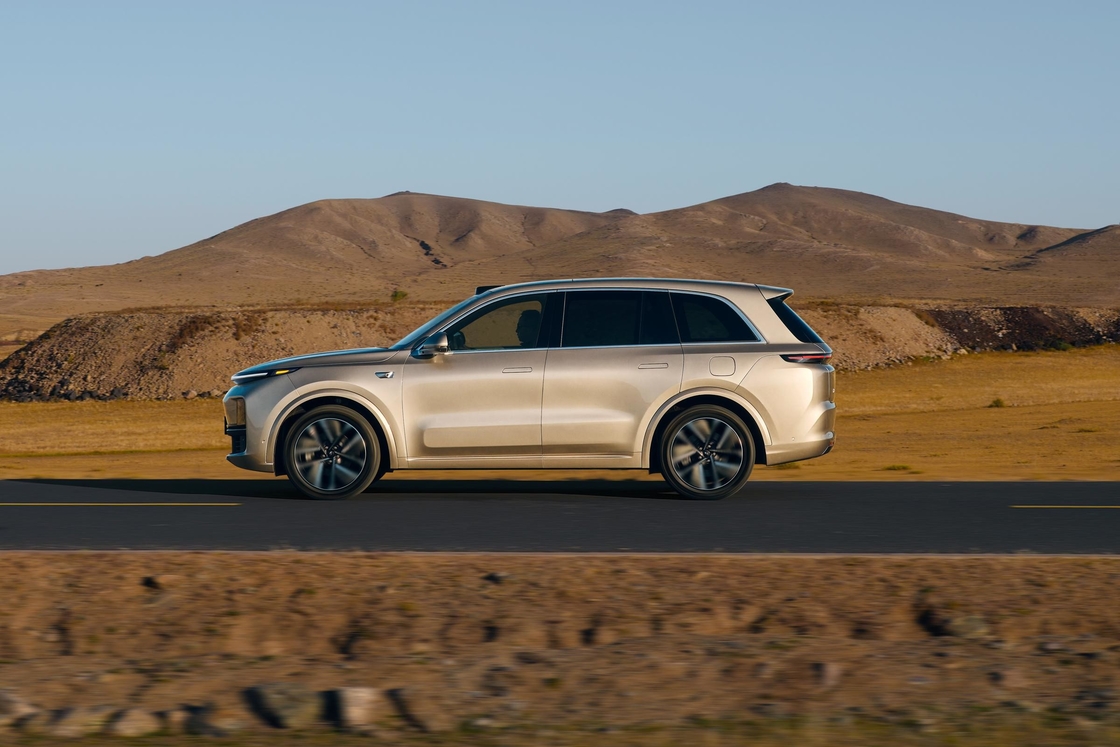 5 Kapılı 6 kişilik L8 Lixiang Elektrikli Araç SUV 800 km sürüş aralığı ile Sol Sürüş