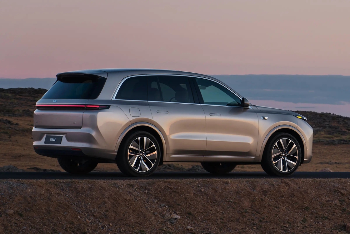 5 Kapılı 6 kişilik L8 Lixiang Elektrikli Araç SUV 800 km sürüş aralığı ile Sol Sürüş