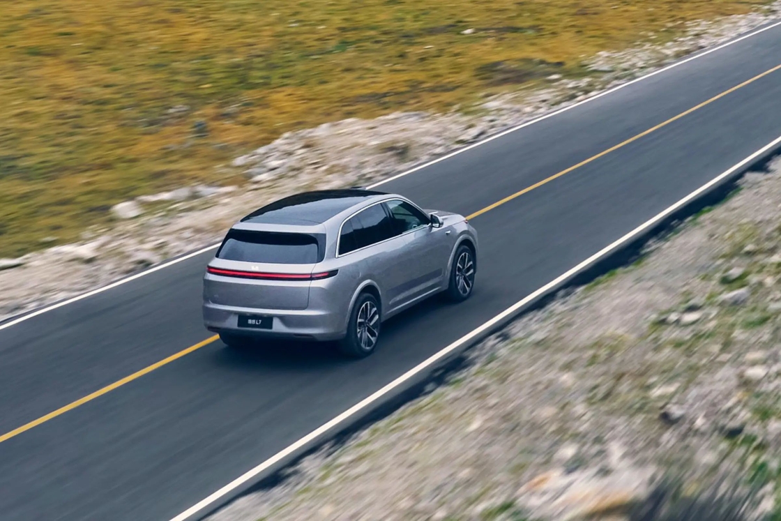 Lixiang L7 Lüks Elektrikli Araba 7 Koltuklu 5 Kapılı Akıllı Elektrikli SUV Arka Tekerlek Sürüşü