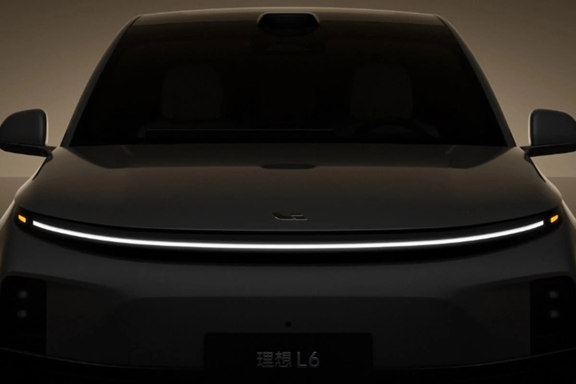 5 Kapılı 7 kişilik Lixiang L6 MPV Elektrikli Araba Tüm Tekerlekler Sağa Sürüş