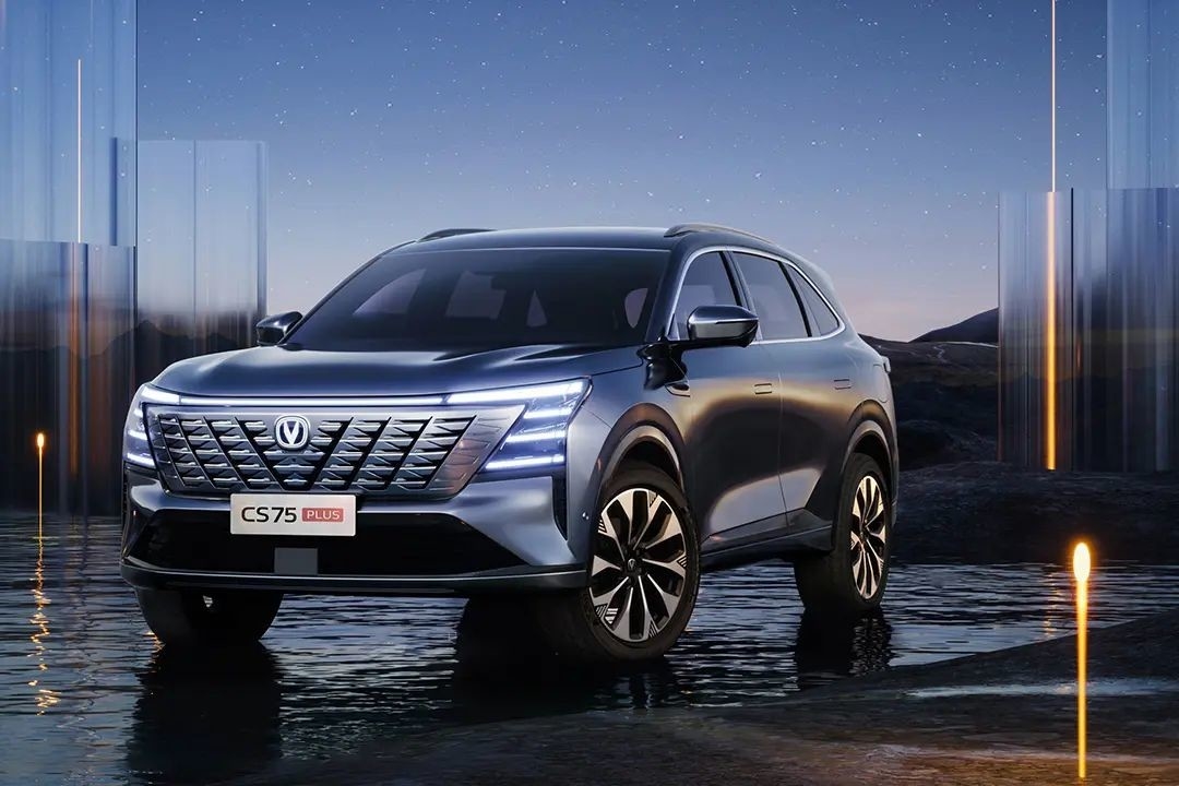 Kompakt Changan benzinli araba 5 kapılı 5 koltuklu CS75 Plus SUV ön tekerlek sürüşü