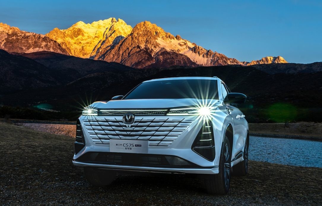 200km/h Orta boyutlu Changan benzinli araba benzinli enerji tipi Changan CS75 Plus