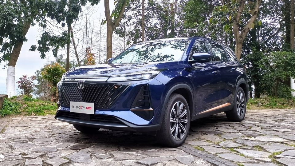 Kompakt Changan benzinli araba 5 kapılı 5 koltuklu CS75 Plus SUV ön tekerlek sürüşü