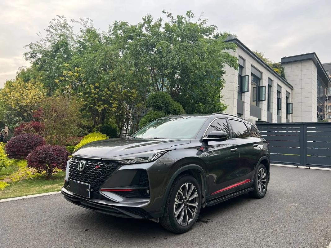 Kompakt Changan benzinli araba 5 kapılı 5 koltuklu CS75 Plus SUV ön tekerlek sürüşü