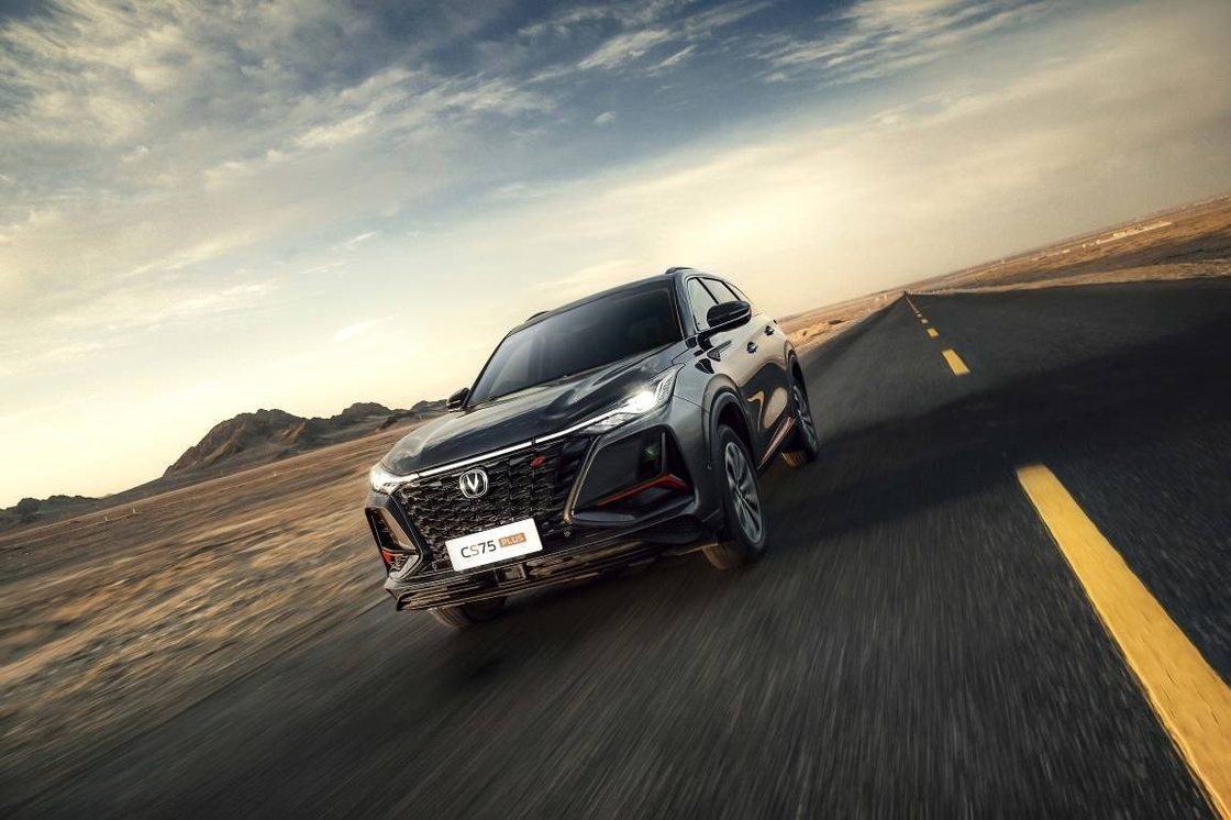 5 koltuklu Changan benzinli araba sedan CS75 Plus ön tekerlek sürüşü 200km/h