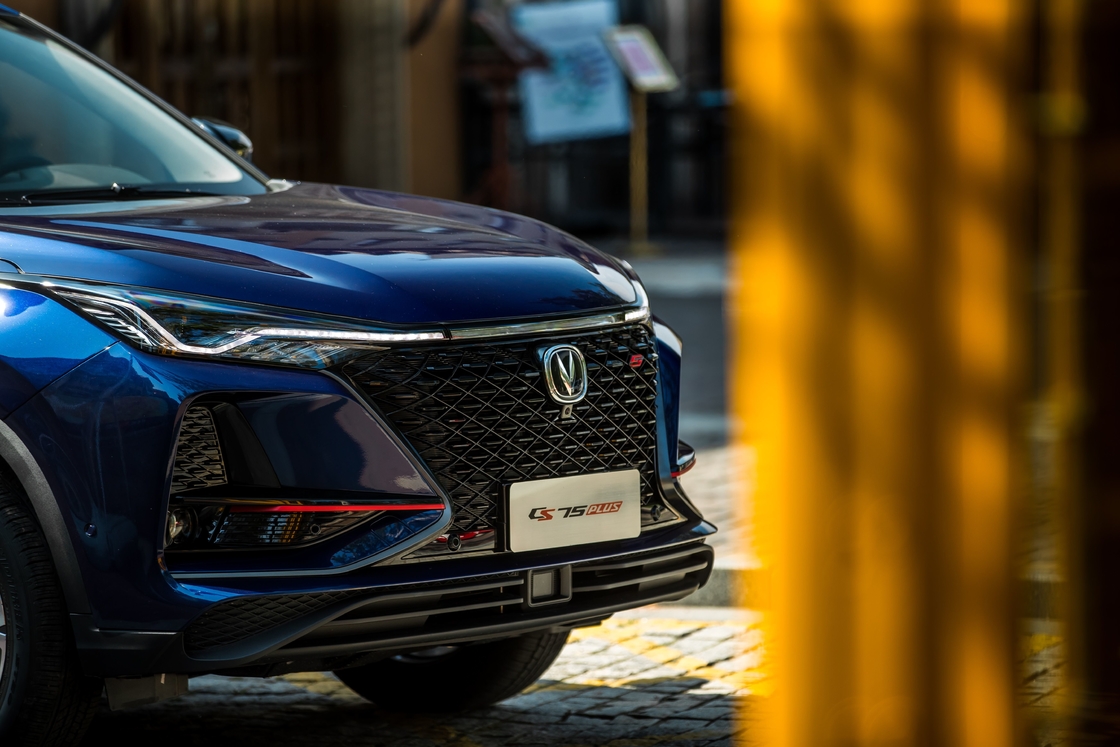 5 koltuklu Changan benzinli araba sedan CS75 Plus ön tekerlek sürüşü 200km/h