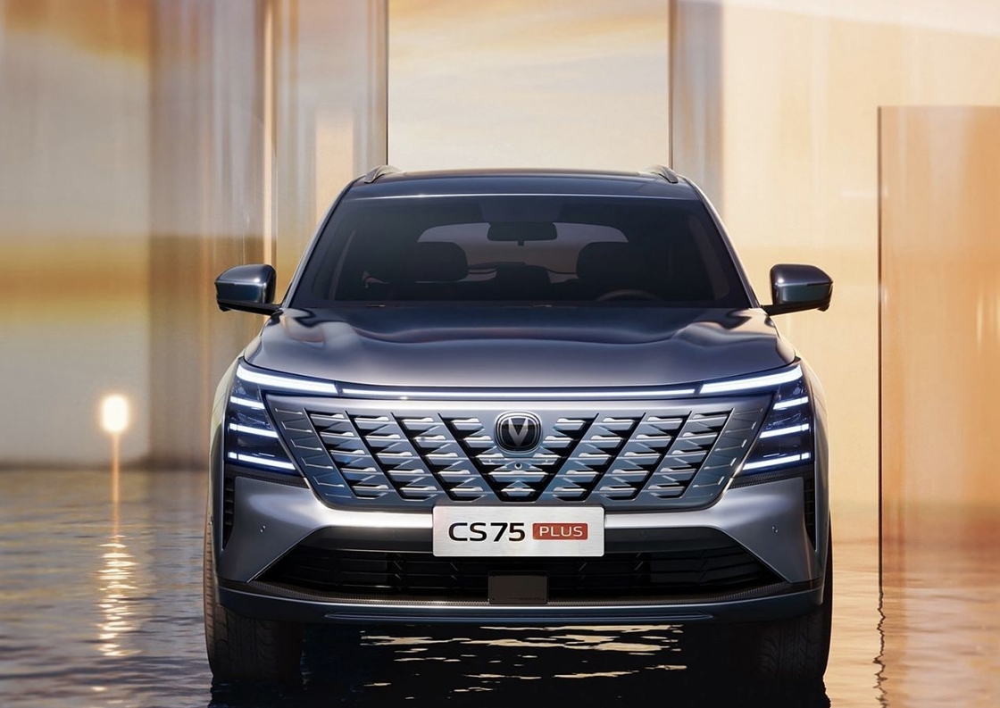Benzinli Changan CS75 Plus Araç 10 - 15km/L Yakıt verimliliği 200km/h Maksimum hız