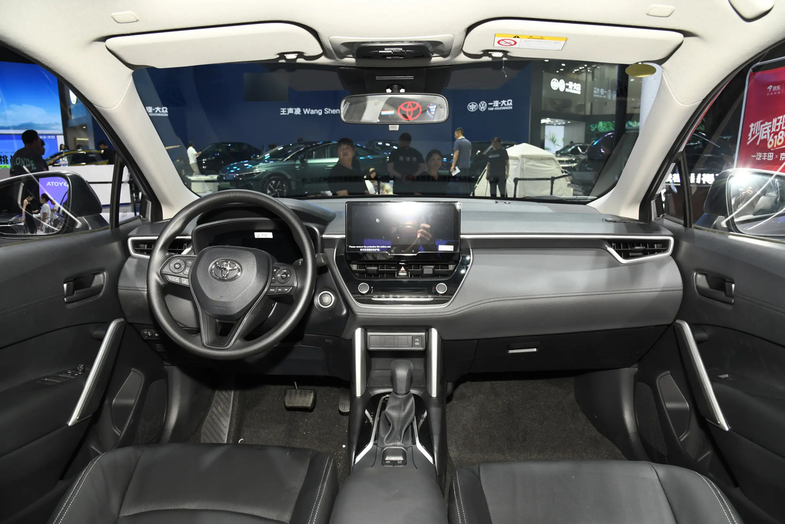 Orta Toyota Benzin Arabası Corolla Gündelik Yolculuklar ve Hafta Sonu Sürüşleri için FWD