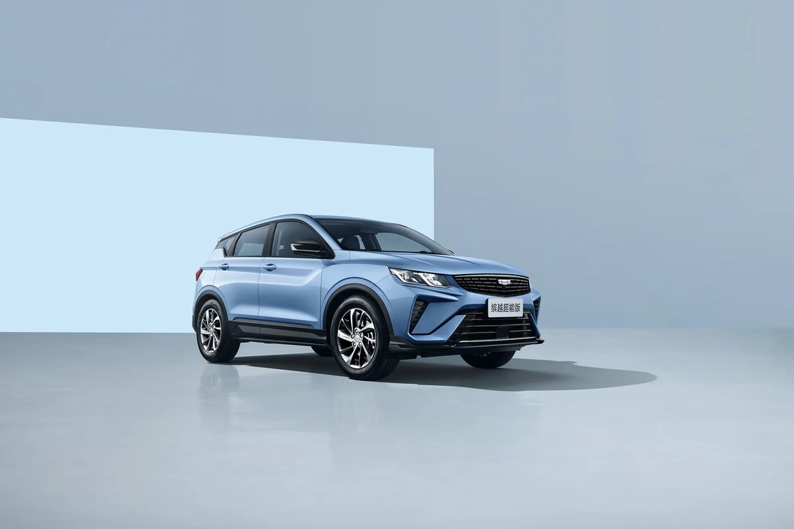 Konforlu sürüş için otomatik klima ve deri koltukları olan Geely benzinli otomobil