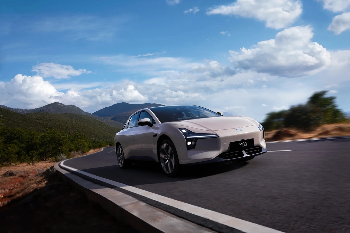 Xiaopeng Elektrikli Araba M03 Geniş iç mekan ve Infotainment sistemi ile ideal seçim
