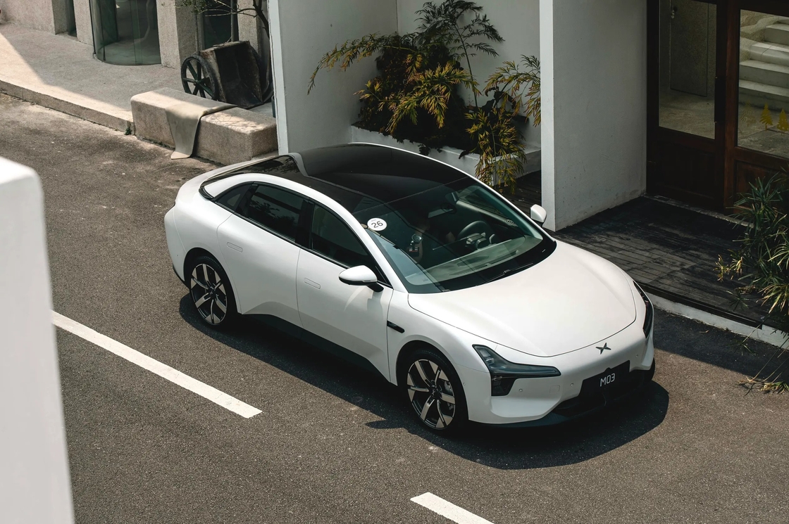 Xiaopeng Elektrikli Araba M03 Geniş iç mekan ve Infotainment sistemi ile ideal seçim