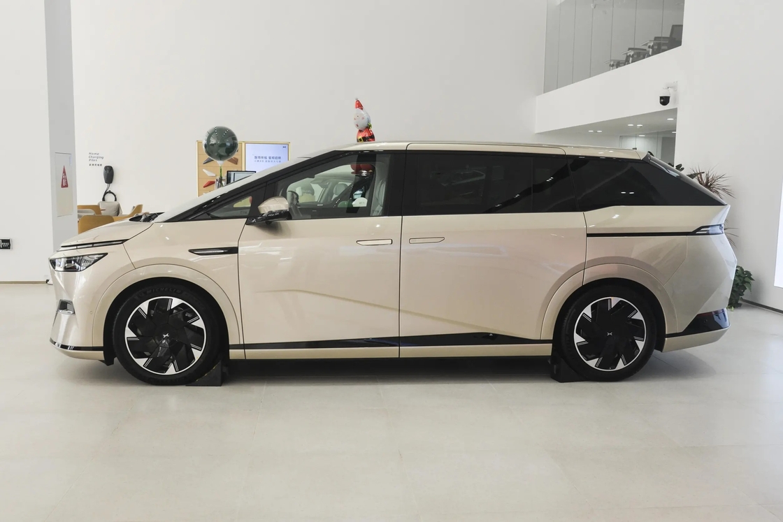 2024 Xpeng X9 MPV Pure Electric 320Ps Ultra Long Range 702 AWD 640km Pro Max ile X9 Yeni Enerji Aracı