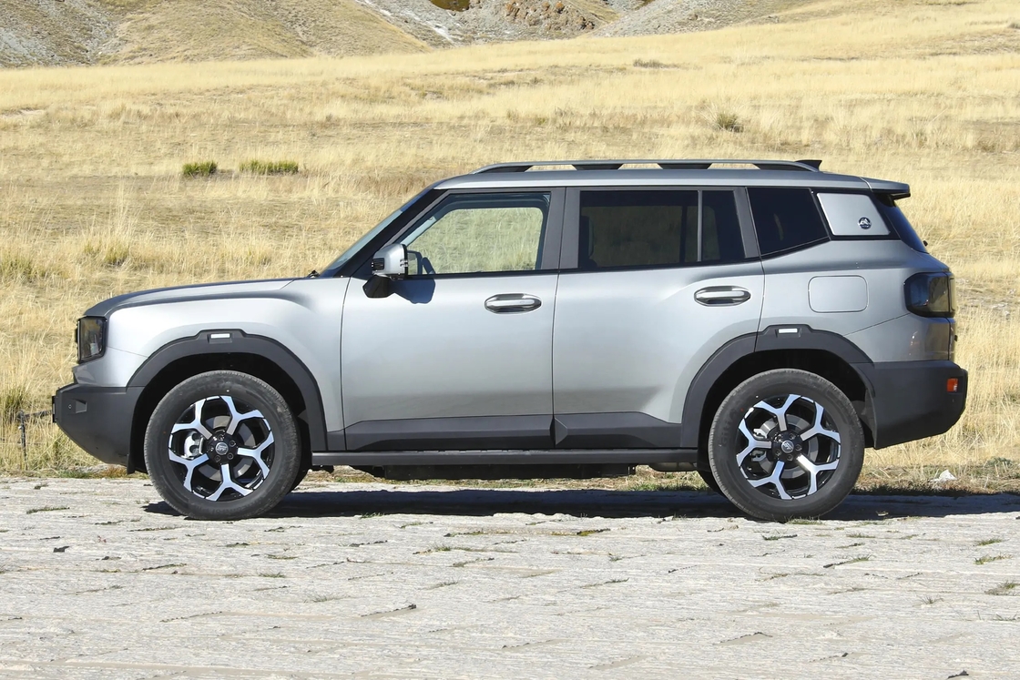 Jetour Shanhai T1 2024 modeli chery Plug-in hibrit Üç hızlı Beş kapılı beş koltuklu kompakt SUV 1.5T 156 beygir gücü L4 araba 2025