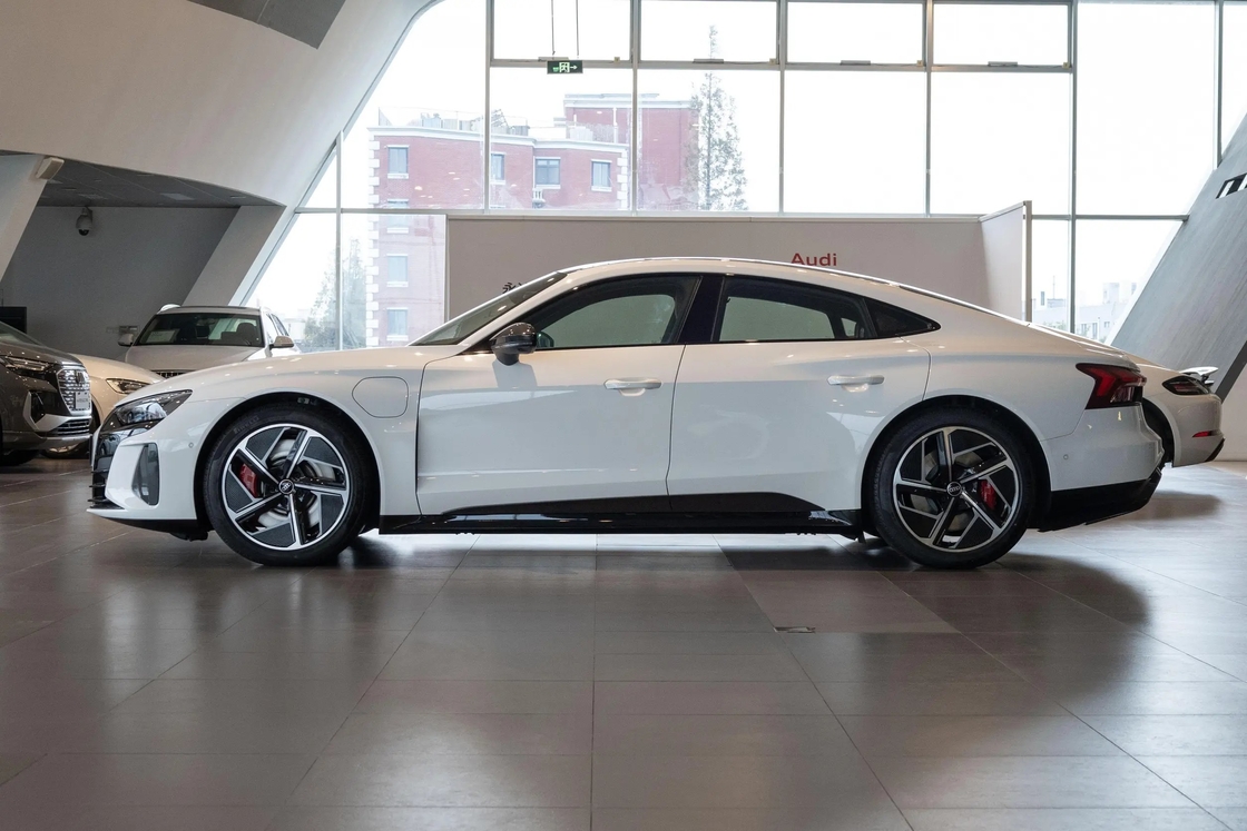Audi RS E-tron GT 2023 Temel Model Orta Büyük Araçlar Ev Araba