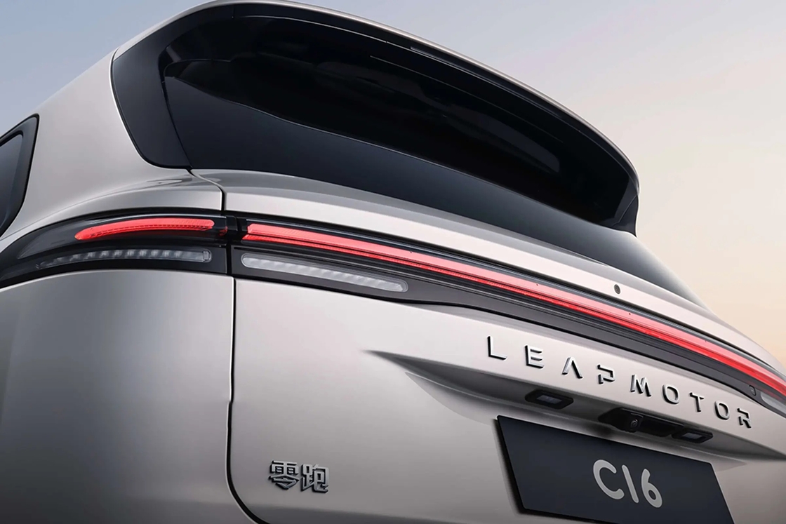 Leapmotor C16 Premium Elektrikli Sedan Genişletilmiş Menzil EV Motoru ile Yeni Enerji Aracı