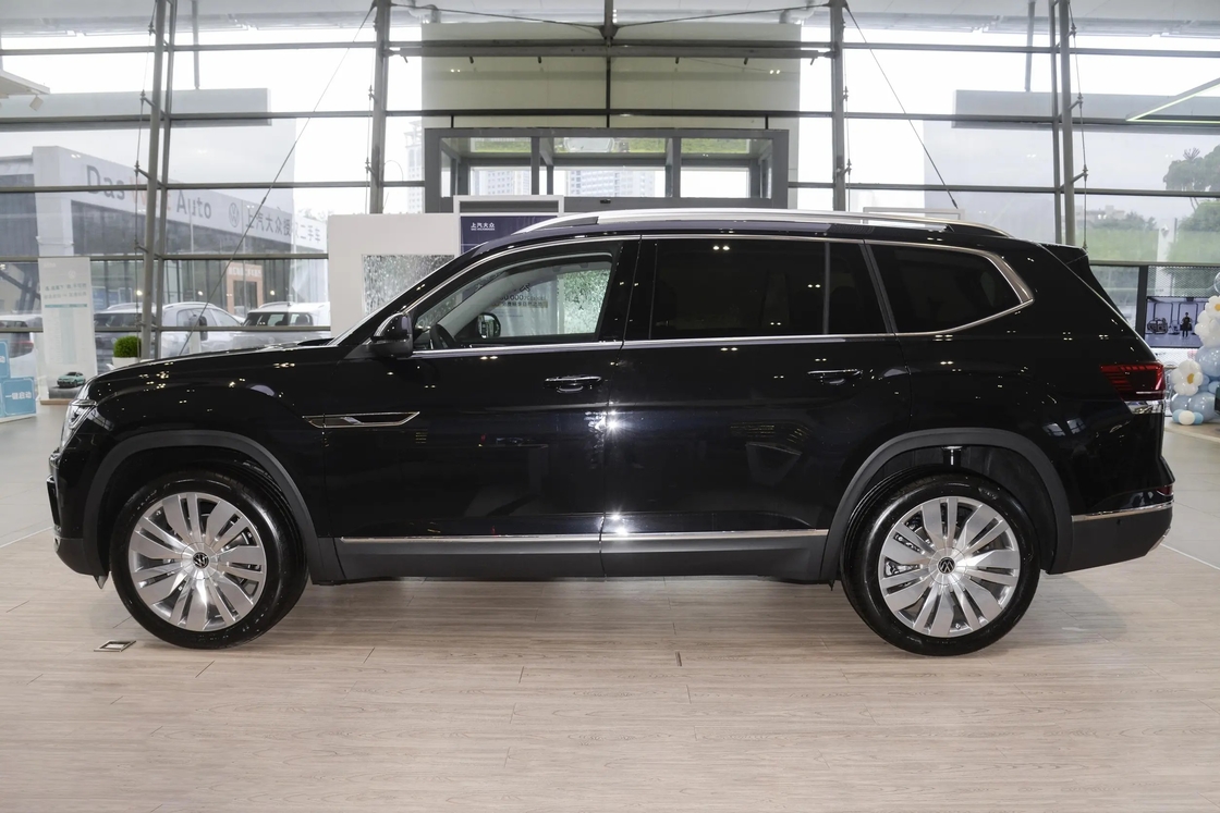 VW Touron 2.5T-A/MT-530 4WD Amiral Gemisi Sürümü 7 kişilik Büyük Uzaylı SUV